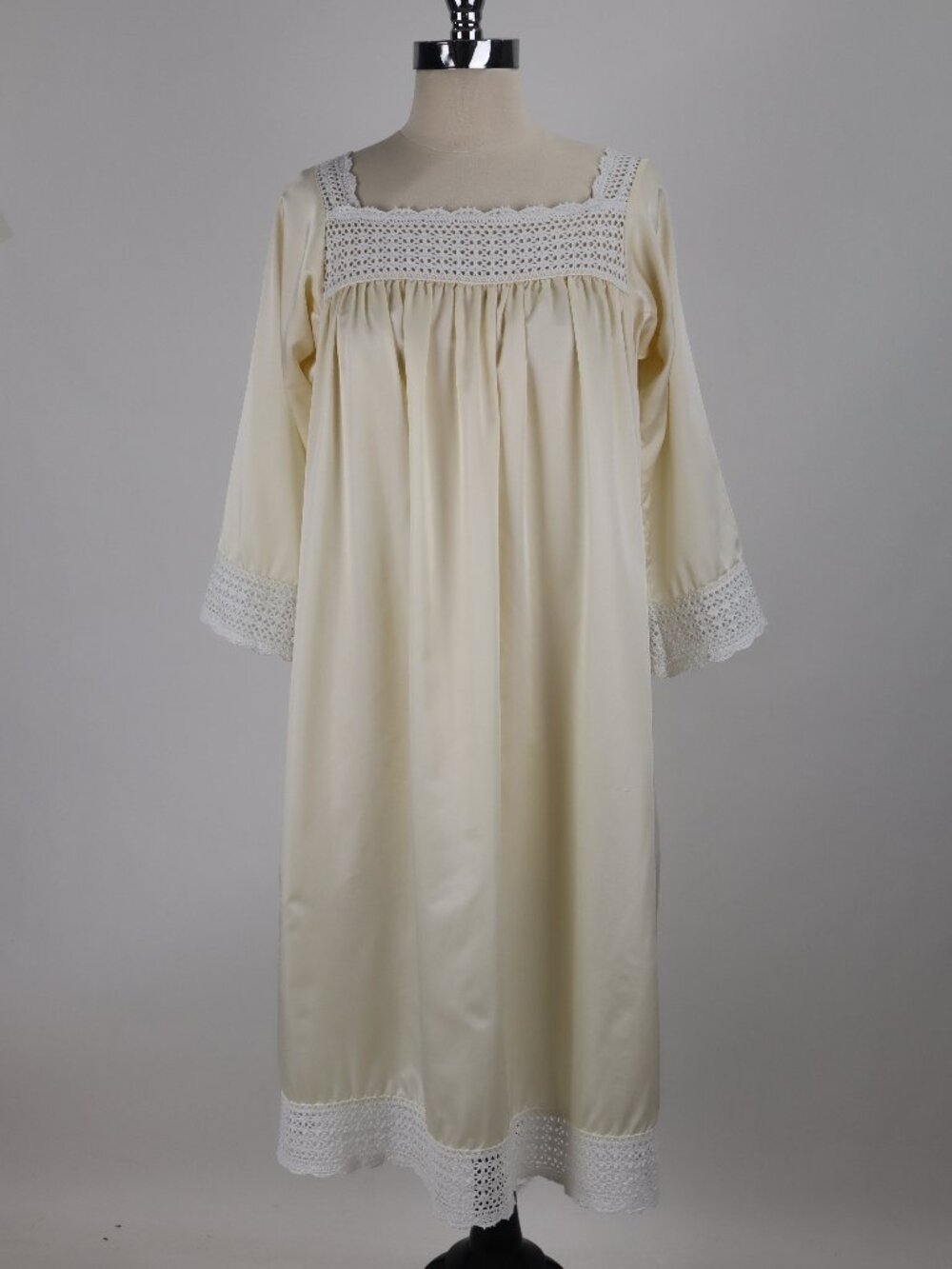 Vtg Christian Dior Crochet Buttermilk Yellow Crochet Knit Nightgown Caftan Slip